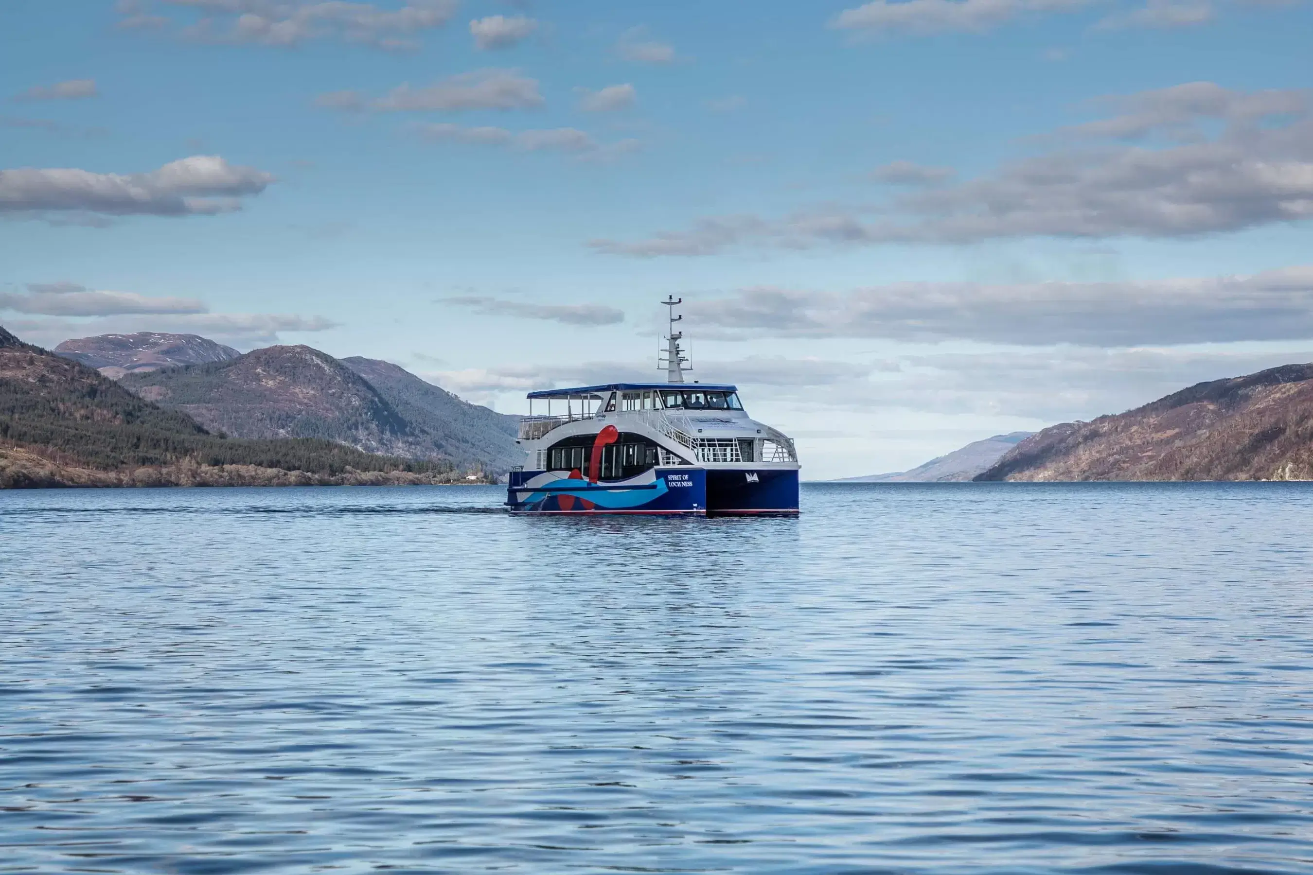 Cruise Loch Ness